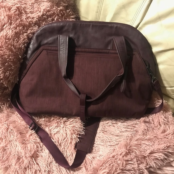 lululemon athletica Handbags - Lululemon Burgundy gym tote